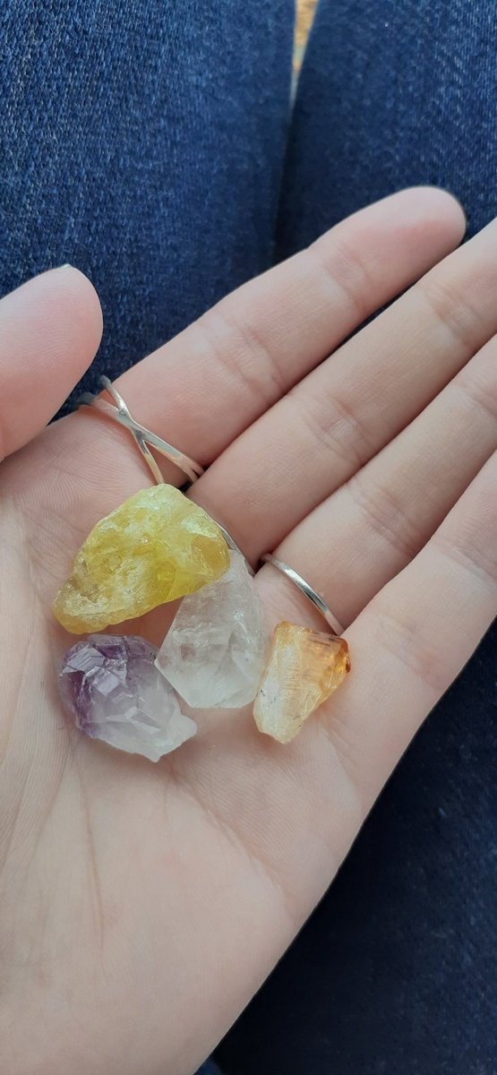 thatwitchholly's tweet photo. crystals I'm carrying for weight loss
(golden/yellow apatite, clear quartz, amethyst, and citrine) https://t.co/CAhhAHU73K