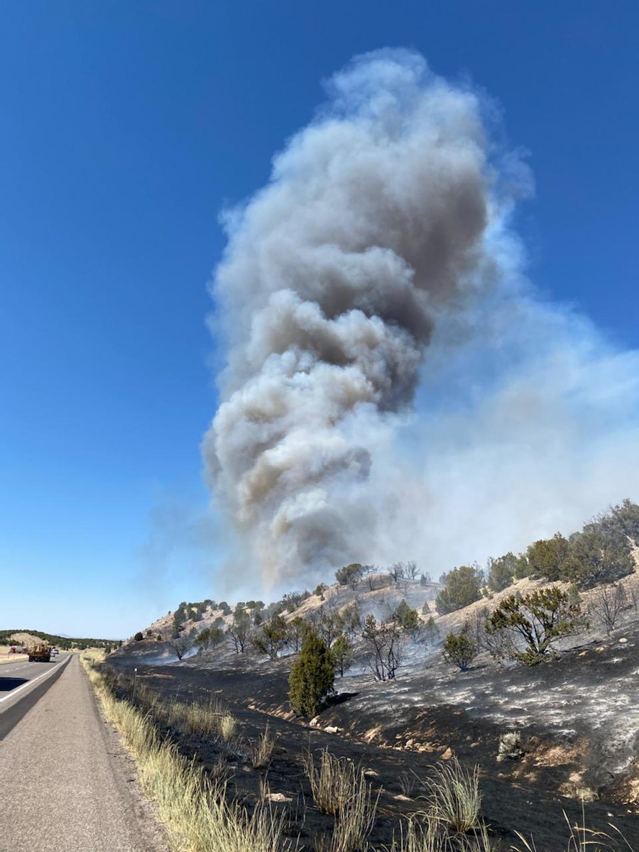 UtahWildfire's tweet image. 1 air attack, 4 SEATS (single engine air tankers), multiple engines and a hand crew are working to suppress the #BakerFire in Millard County. #ffslkw