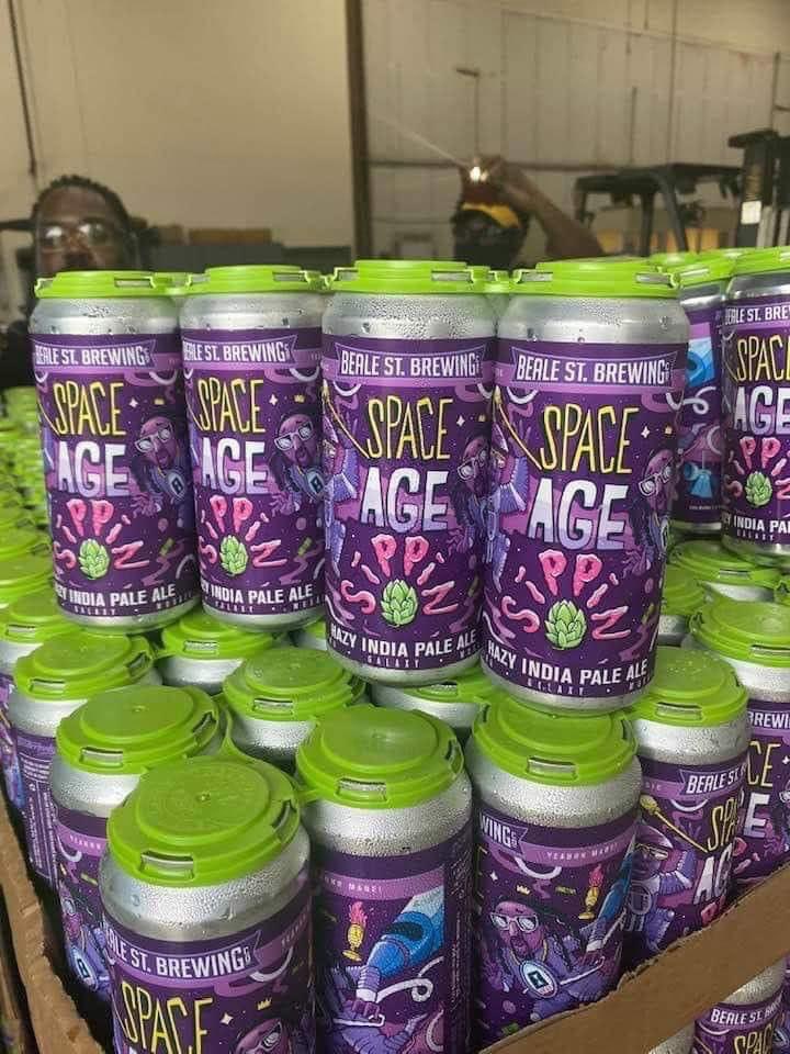 KarterMcFly's tweet photo. Eightball and Mjg new beer brew made in Memphis. Black owned Beale Street Brewing🍺🍺🍺 #BlackExcellence https://t.co/fSCXEOdwMM