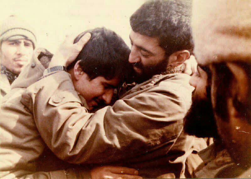 EhsanSadeghi_ir's tweet photo. اثَّاقَلْتُمْ إِلَى الْأَرْضِ ...

خوش به حآل شما ،
که از سنگینی زمین ...
از این جسم و تجرد آزاد شدید ...

حالی چنین
میانه ی میدانم آرزوست ...

#حاج_احمد_متوسلیان
#حاج_قاسم
#Baghdad0120 https://t.co/aZURSq0idt