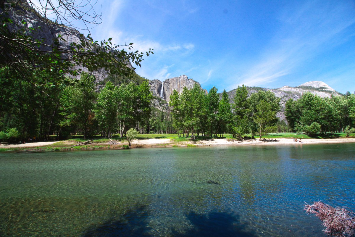 Yosemite is a wonderland. Everywhere you go is picturesque 👀   
.
.
.
#nature #naturephotography #yosemite #justgoshoot #peoplescreative #passionpassport #discoverearth #nationalpark #visitthestates #lifeofadventure #bestvacations