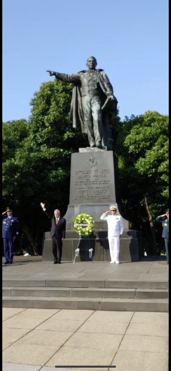 AMLO hizo una jugada simbólica importante. Visitó a Lincoln y luego a Benito Juárez y luego los citó en su discurso para contextualizar las relaciones binacionales y también el no-reconocimiento de gobiernos intervencionistas.