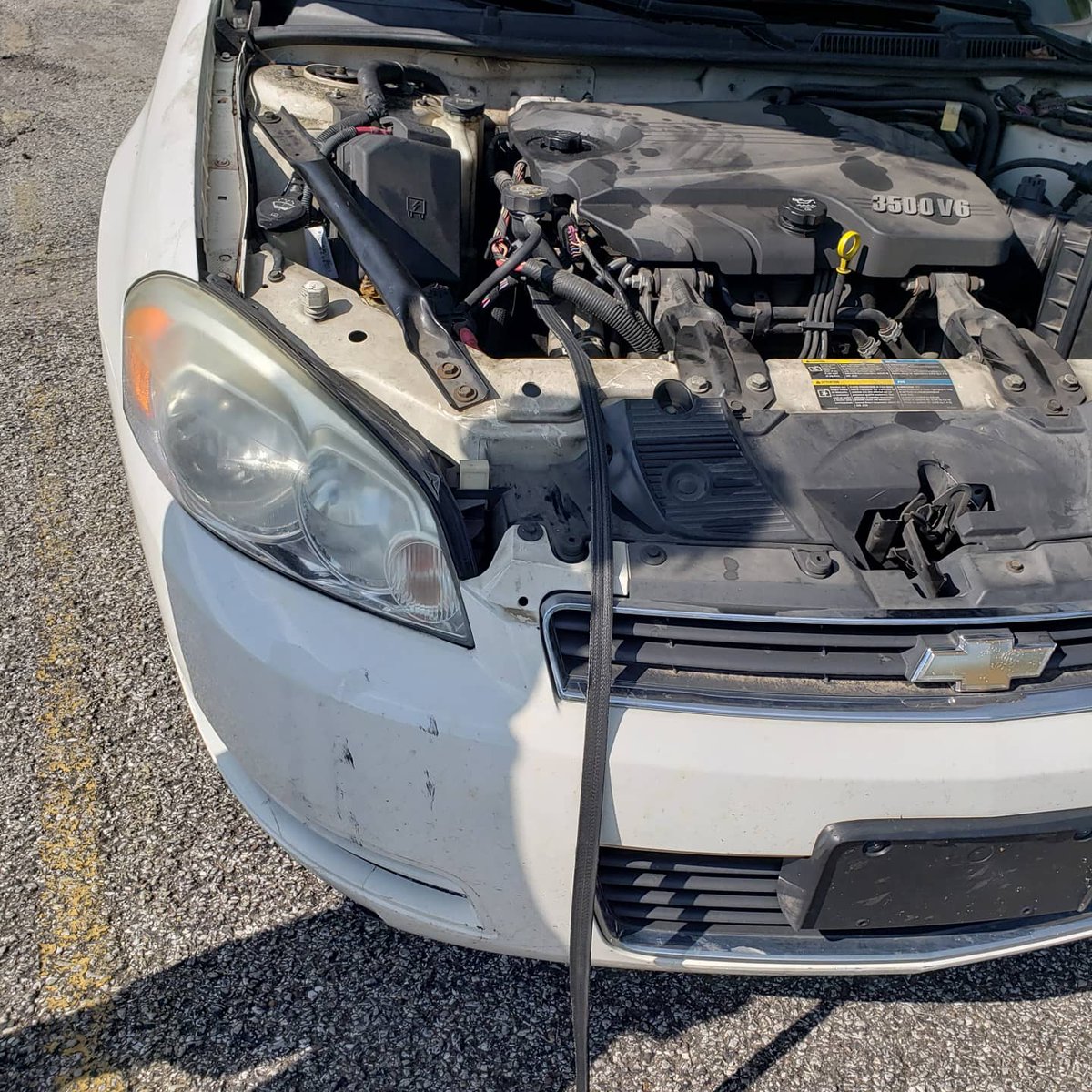 teachm2fly's tweet photo. Terrible service today @valvoline &amp; we will not return. Went in for a courtesy fluid topoff &amp; was told he needed a new belt. After $100 &amp; 25 minutes down the road, this happens! This could have been tragic. Dave and Cody did a poor job &amp; the Dixie Highway location is the worst. https://t.co/19lG9Rn6ee