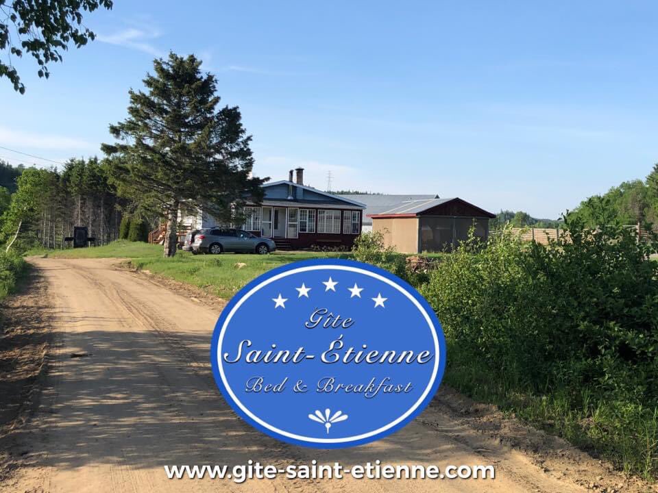Vous souhaitez visiter le bas-saguenay de la meilleure des façons?
Découvrez Gîte Saint-Étienne. Une magnifique maison avec des cerfs rouges comme voisins, située dans le village de Petit-Saguenay, à proximité de la plage Saint-Étienne 😍
gite-saint-etienne.com. A bientôt :-)