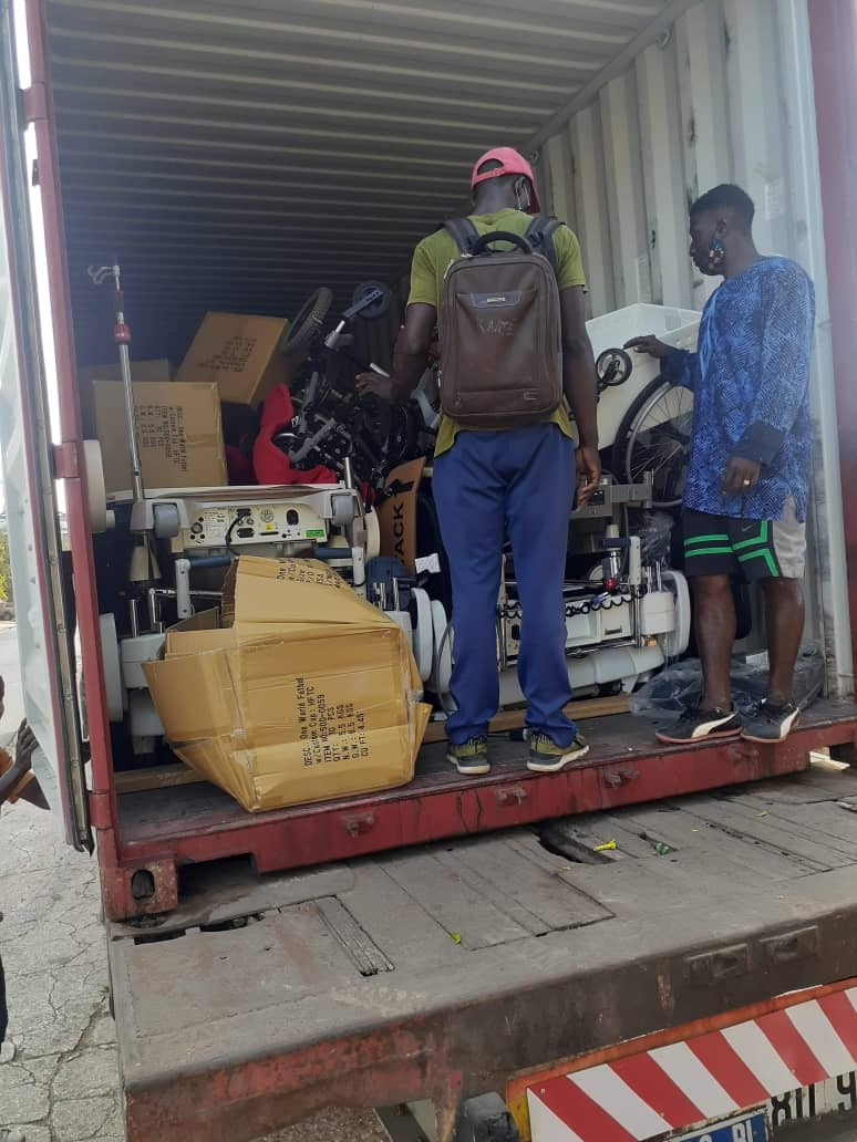IntegralLogist2's tweet photo. Dédouanement et livraison d'un 40' contenant du mobilier médical pour la Fondation Gorgui Sy Dieng (Basketteur NBA) : Don à l'hôpital Abass Ndao de Dakar.
#transport #logistics #supplychain #improvinglifes #impactworld #health https://t.co/1Hqt3e8lcM