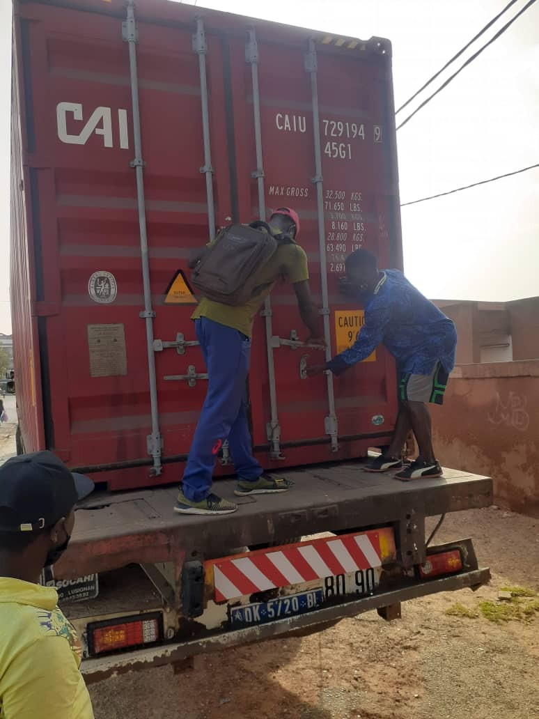 IntegralLogist2's tweet photo. Dédouanement et livraison d'un 40' contenant du mobilier médical pour la Fondation Gorgui Sy Dieng (Basketteur NBA) : Don à l'hôpital Abass Ndao de Dakar.
#transport #logistics #supplychain #improvinglifes #impactworld #health https://t.co/1Hqt3e8lcM