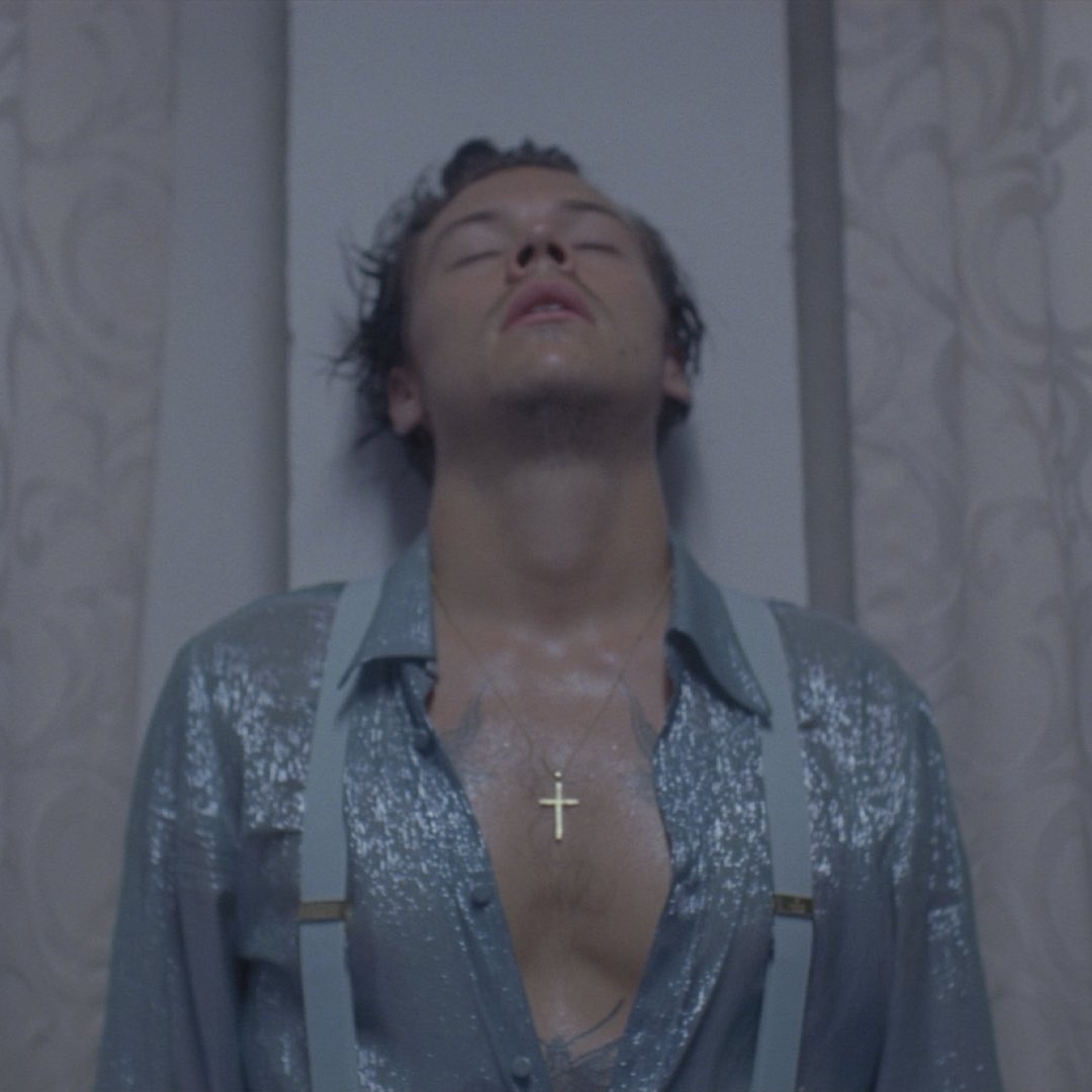 16. harry posts this picture on twitter and instagram. we’re currently hyperventilating