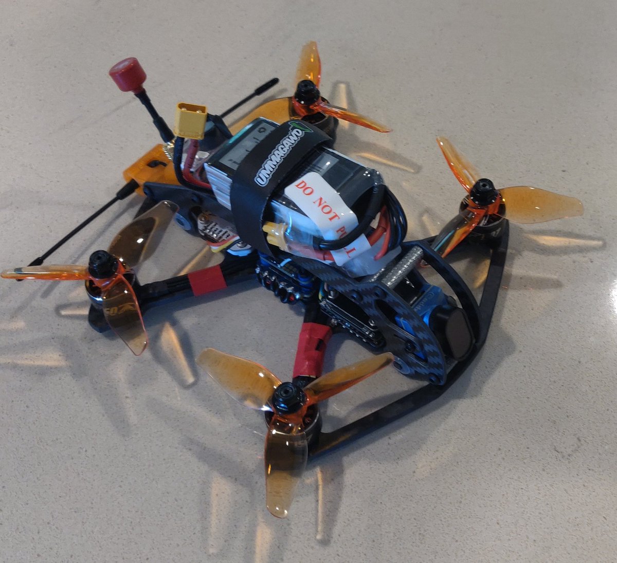 hoverbillfpv's tweet photo. That is a 3" with a 650mAh 4S. Such a little thing https://t.co/7FG2FhzMNT
