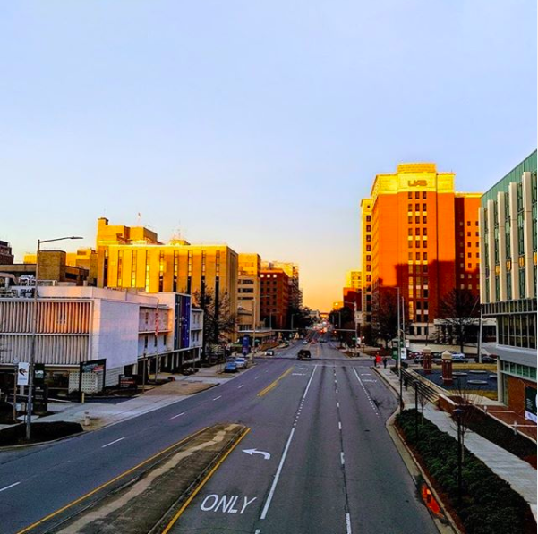 The only kinds of sunsets that we don't like are the ones that we missed. 📸: @uaboptometry