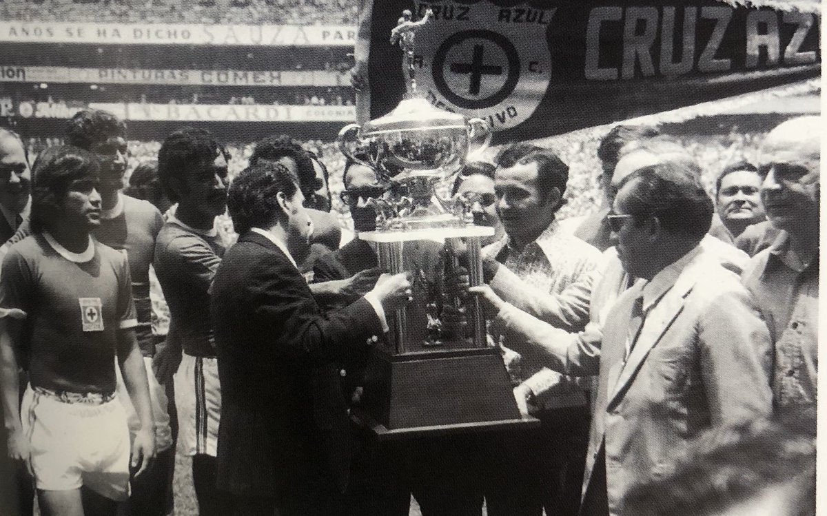 CruzAzul's tweet photo. Un día como hoy pero de 1972, conseguíamos nuestra tercer estrella al vencer al América, cuatro goles a uno. ⭐️⭐️⭐️

Los anotadores fueron Héctor Pulido, Cesáreo Victorino y un doblete de Octavio Muciño. 

#ConTodoContraTodo https://t.co/Q6SCxvydsj