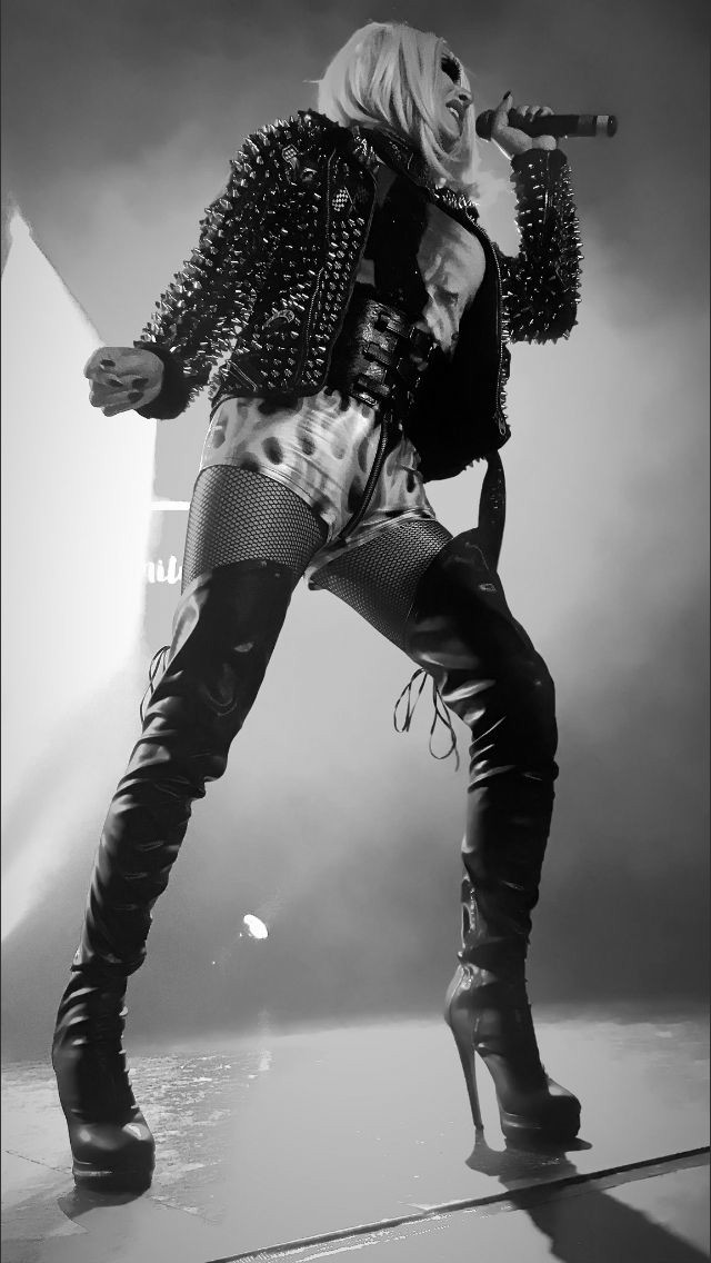 A thread dedicated to the absolutely stunning Sharon Needles