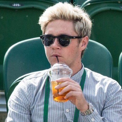 𝐍𝐢𝐚𝐥𝐥 𝐇𝐨𝐫𝐚𝐧 𝐝𝐫𝐢𝐧𝐤𝐢𝐧𝐠  𝐚 𝐭𝐡𝐫𝐞𝐚𝐝 