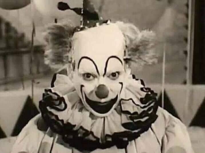 Stephan53745887's tweet photo. Asi eran los payasos en la antiguedad 🖤 https://t.co/CQr0wVHH0c