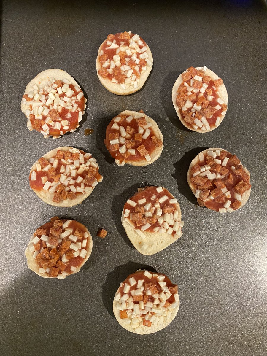 WattsKayla's tweet photo. @OreIdaPotatoes these are some pathetic bagel bites. 🙄 https://t.co/o7Ooiu2mEd