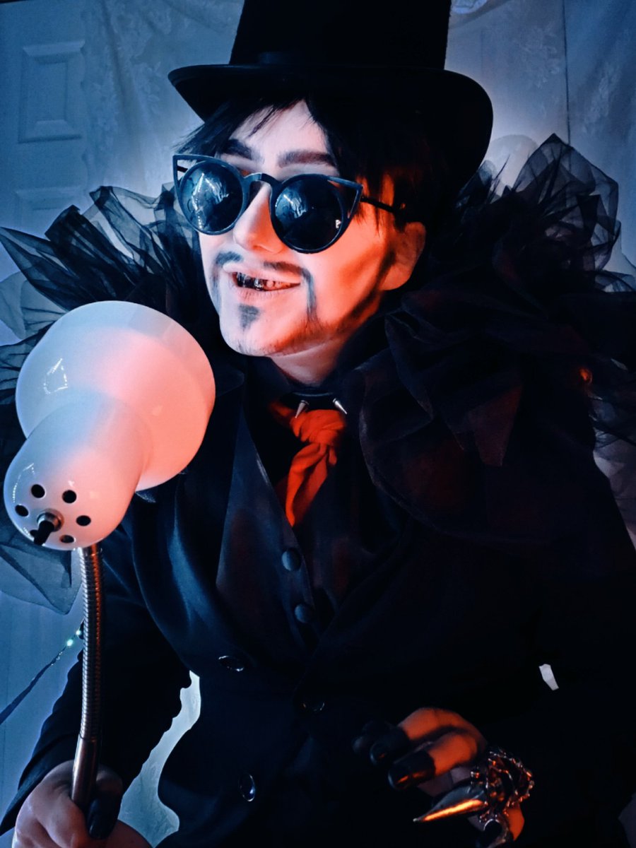_madmischief's tweet photo. #JulianSlink Master of Ceremonies, God of the Stage. A character I will never forget. 🥺💖 @CunninghamColin @BloodDriveSYFY #BloodDriveSyfy https://t.co/saKKCsYu01