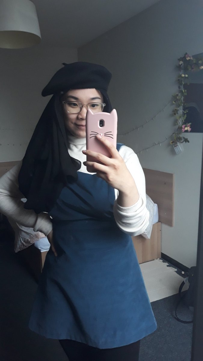 I have been told i look like an emirates(??) Flight attendant