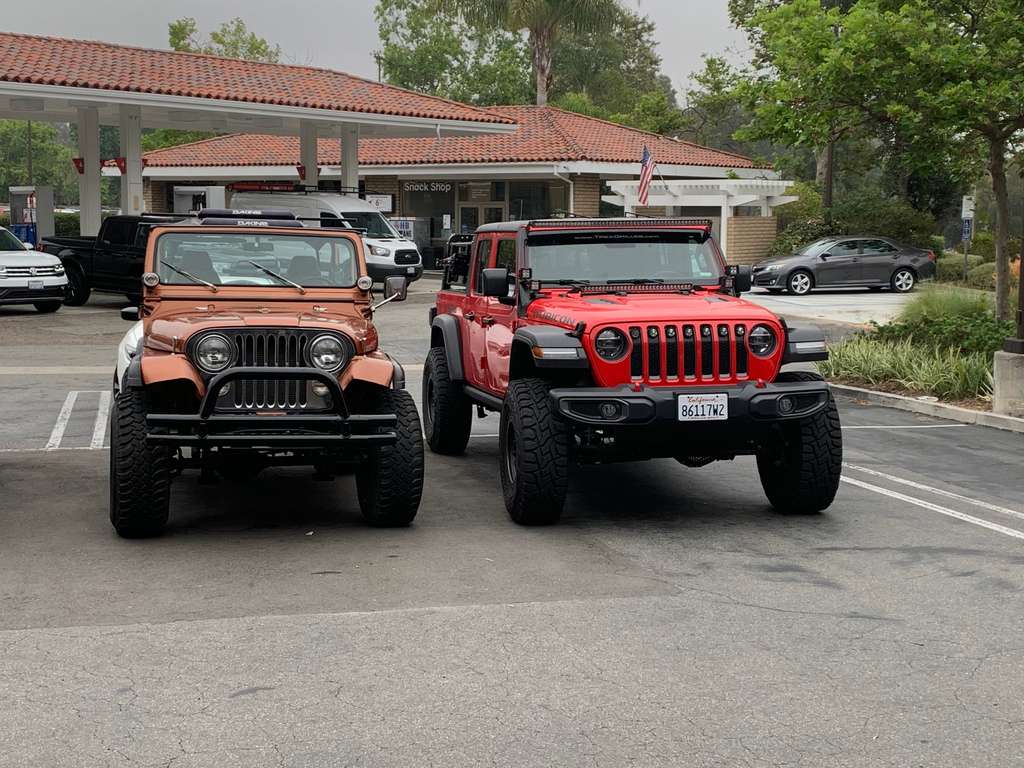 ZROADZOfficial's tweet image. Left or Right? Which one would you drive? 🔥 Comment below! ⁠
⁠
As we celebrate 25 years of designing grilles we love to look back and see where all these brands started! #zroadz @jeep #trexgrilles
⁠
📸 @jerrodstrauss