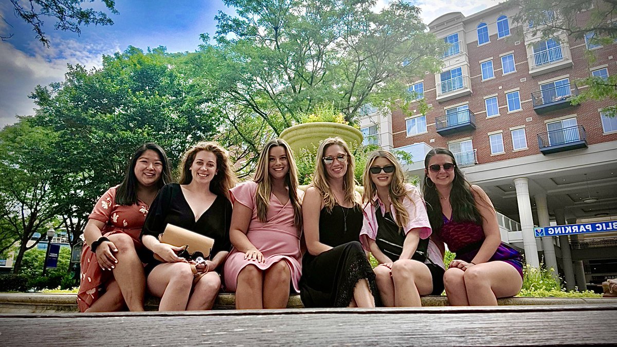annamarienzi's tweet photo. the hotter half of the quaranteam tbqh ✋🏼🥑

@HaleyRoddie • @HCatsmith • #twitterlessmel • @AKnowles93 • @malloryakoch https://t.co/aBNNtJ2NGC