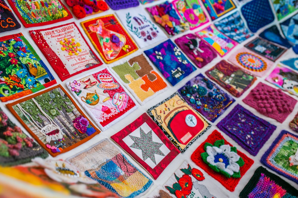 JessHinchy's tweet photo. My favourite square by far is the crocheted pizza slice 🍕🍕Giant quilt captures snapshot of time during Queensland's coronavirus lockdown https://t.co/BpPI9HZAAo @slqld @abcbrisbane #makersgonnamake https://t.co/te26S0API3