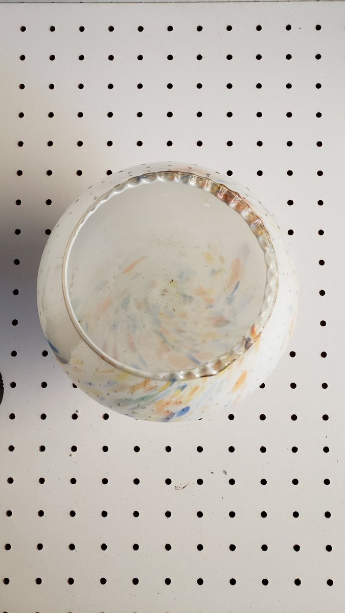 BonoReale's tweet photo. Caramelera Vintage de colores 20 cm alto x 10 cm boca. $500. IG: Iluminacion_rafa #vintage #tulipas #boinas #maceteros #perfumeros #Cristaleria https://t.co/y9J3pYjdvH
