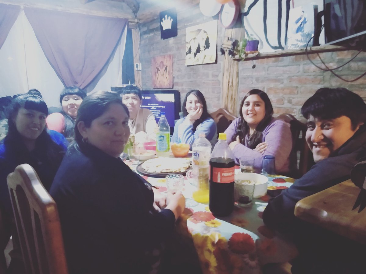 GualaJenifer's tweet photo. Juntadita con los compañeros
#simprefirmes https://t.co/KcLH1iBA7H