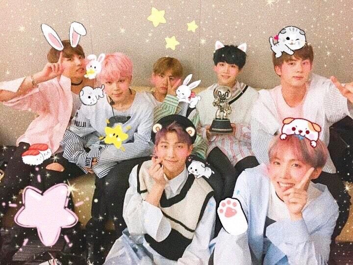 maybe if it helps you could brighten one of your oomfies day by tagging them below! i hope it reminded you on how valid you are and how loved you are because you deserve it !