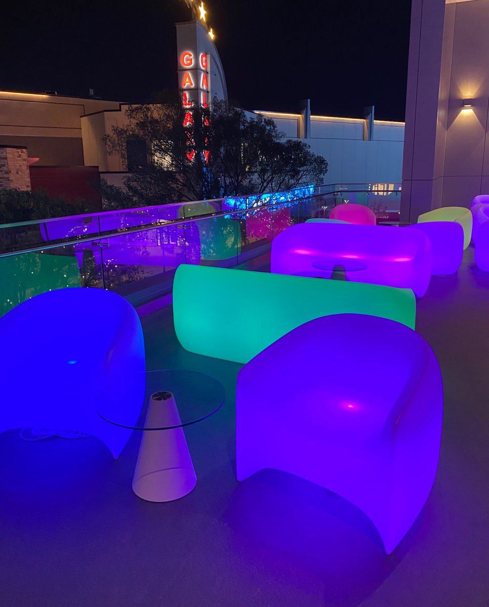 AndrettiColony's tweet photo. ✨ Enjoy the weekend flow with some serious glow! ✨ 

Sit back and take in the breathtaking birds-eye view of @GrandscapeTX as you sip on premium specialty cocktails, local craft beers, and exclusive selections from the Andretti Winery! 🍹🍻🍸 🍷
-
#weekend #tgif #dallasnightout https://t.co/blUZu0a9dF