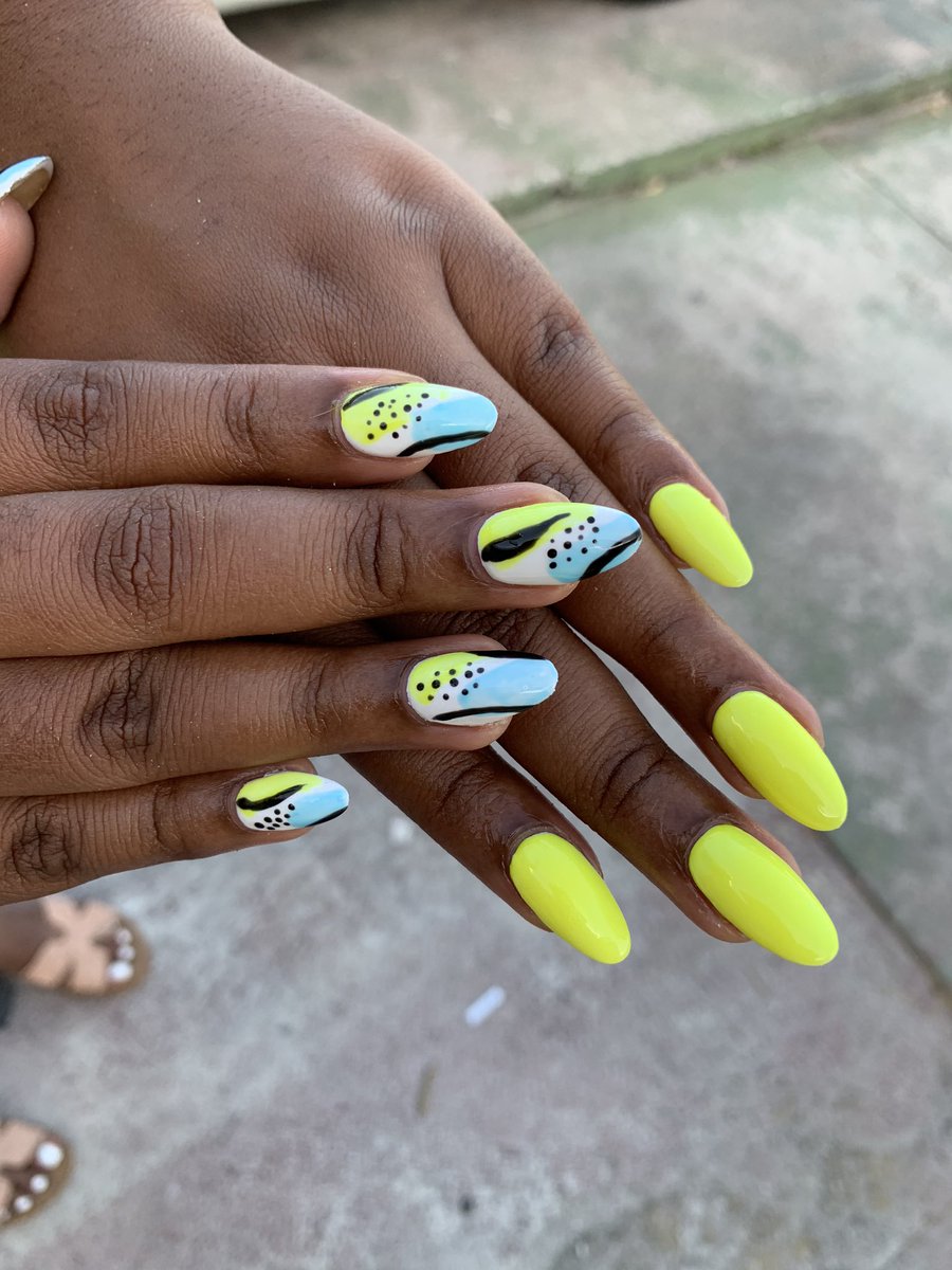 itsthecove's tweet image. 🇧🇸 love what I do. My honey let me did a thing to her nails #overlay #notips