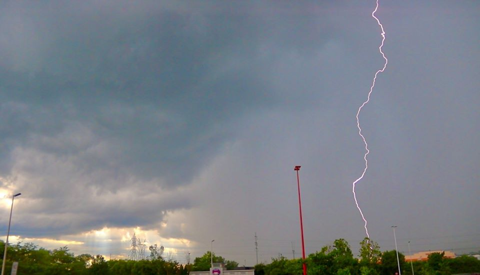 AldrichWeather's tweet photo. Lightning over The Home Depot, in Maryville, Tonight!! 
by
@JeffWeaver9 https://t.co/bO4D49bhIl