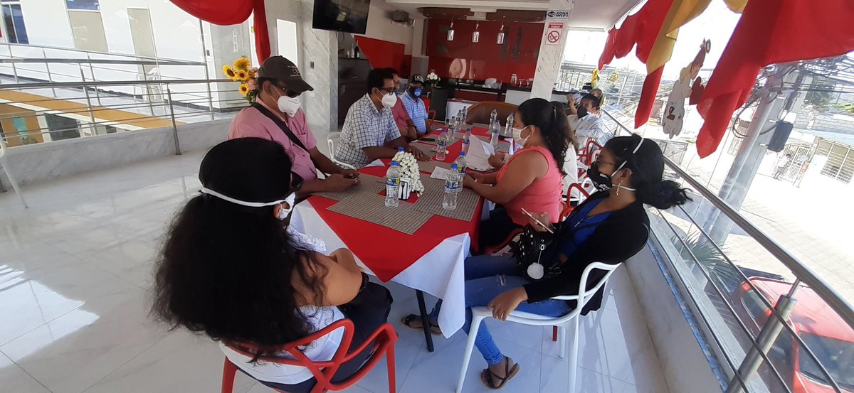 FundacinANMARO1's tweet photo. Nuestro Presidente Dr Stalin Chichanda, hizo entrega de credenciales y vestimenta a los Socios Fundadores y Voluntarios de la Fundación ANMAROS. @NoticiasPosorja @AlexaPrensa @Milindoposorja @Kleicer17 @cynthiaviteri @ODSDKP @ottosonnenh https://t.co/rNIwXNkrFa