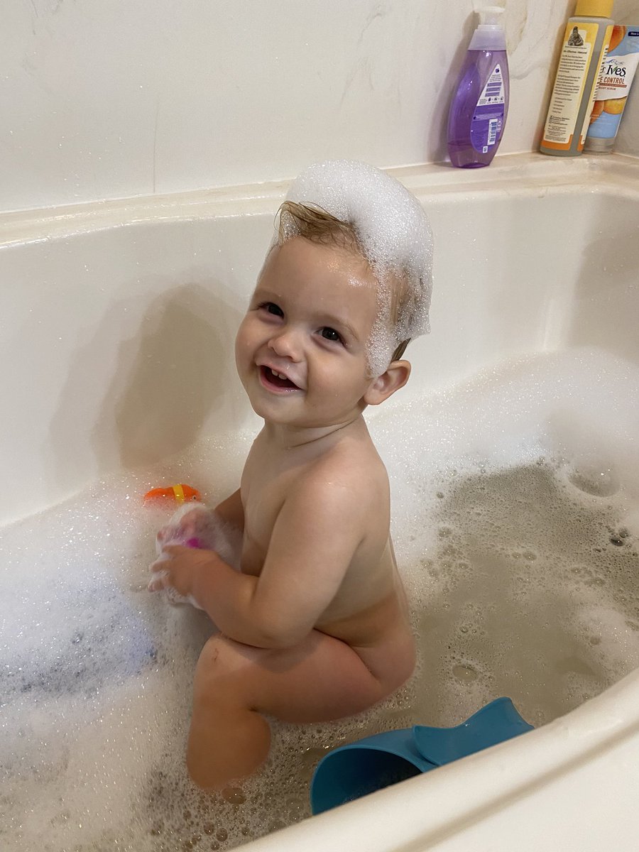 cassidyriverss's tweet photo. 🛁🧼💚 our first bubble bath was a success 😆💚 https://t.co/GjSTtlqauG