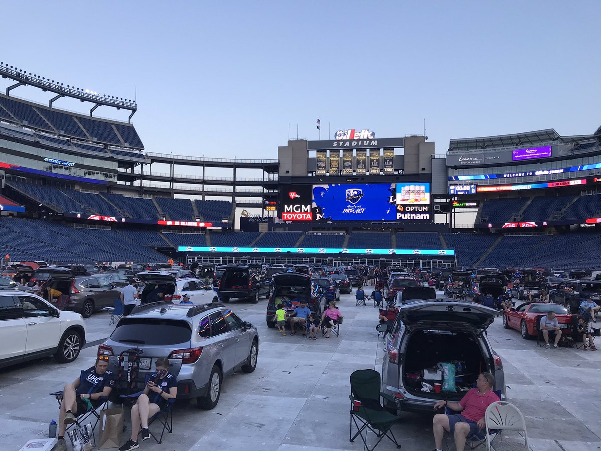 RyanNBCBoston's tweet photo. Sports!
What a night to for a drive-in @GilletteStadium watching @NERevolution #MLSCovidCup #mlsisbacktournament https://t.co/sVEp9eD2Ky