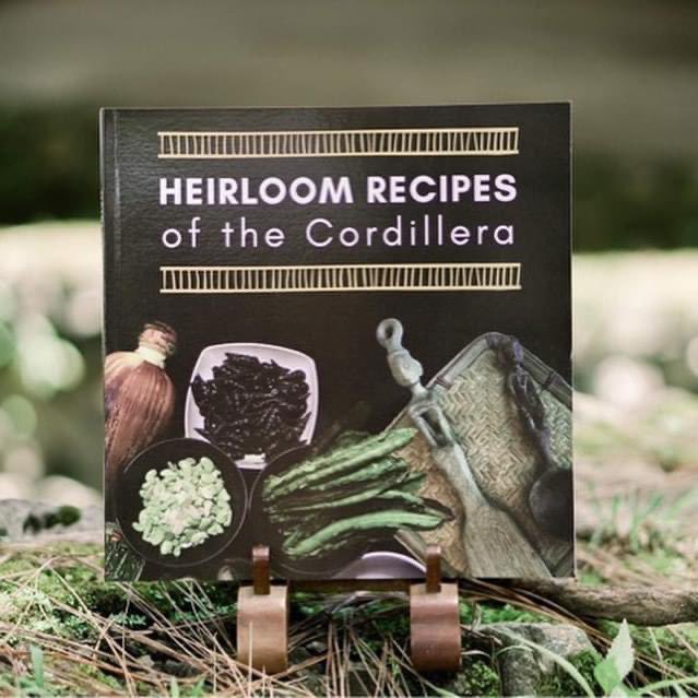 mtcloudbookshop's tweet photo. This wonderful book introduces readers to food shared among families and communities in the Philippine Cordillera. Publisher: Philippine task Force for Indigenous People's Rights. Php 600.00. To order, please PM on FB.

#mtcloudbookshop #mtcloud #readlocalph #philippinecordillera https://t.co/1tFhO8ICvd
