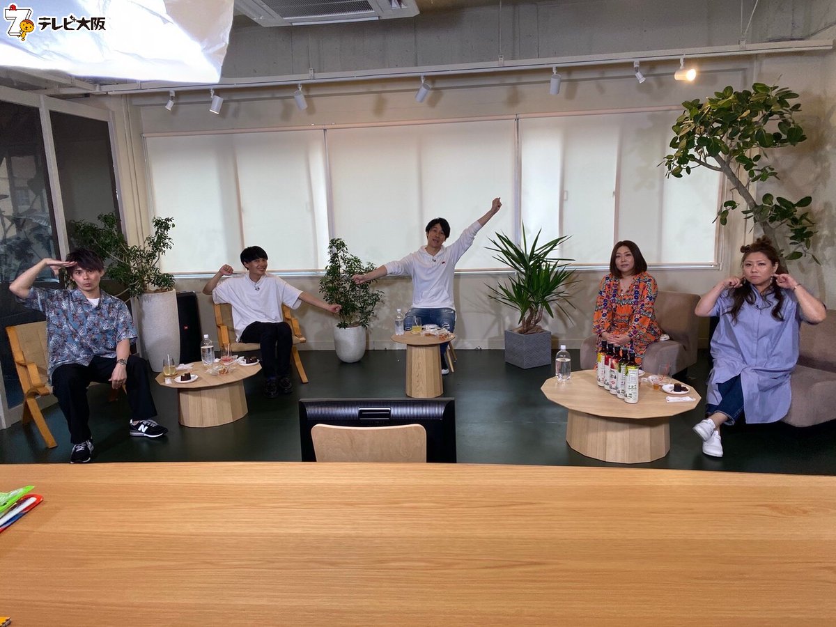 大好評企画第6弾🎉
#スマイル 瀬戸& #祇園 がおススメ料理を振る舞う😘
12日(日)午後3時🕒
👩🍳#やすとものどこいこ!?👩🍳
湧き出るアレンジアイディア😂ホットサンド作り🥪
材料をいれるだけ!最新全自動鍋でコーンスープ🌽
キザキーマカレー🍛作りに苦戦する木崎😢
櫻井のイチ推しおみやで事件発生😖💦 https://t.co/Ca62ZsfkSw