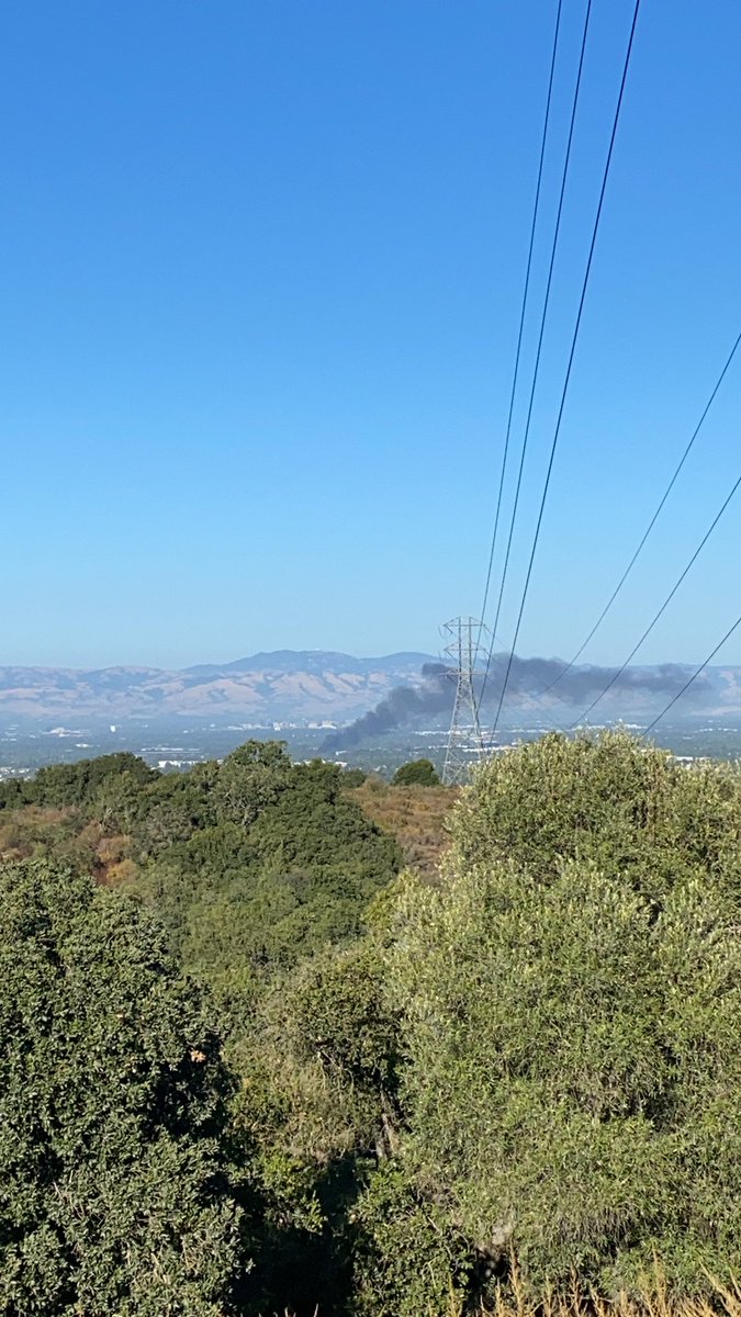 hagre's tweet image. Looks like something is definitely on fire in the South Bay — near Santa Clara, Cupertino and San Jose!