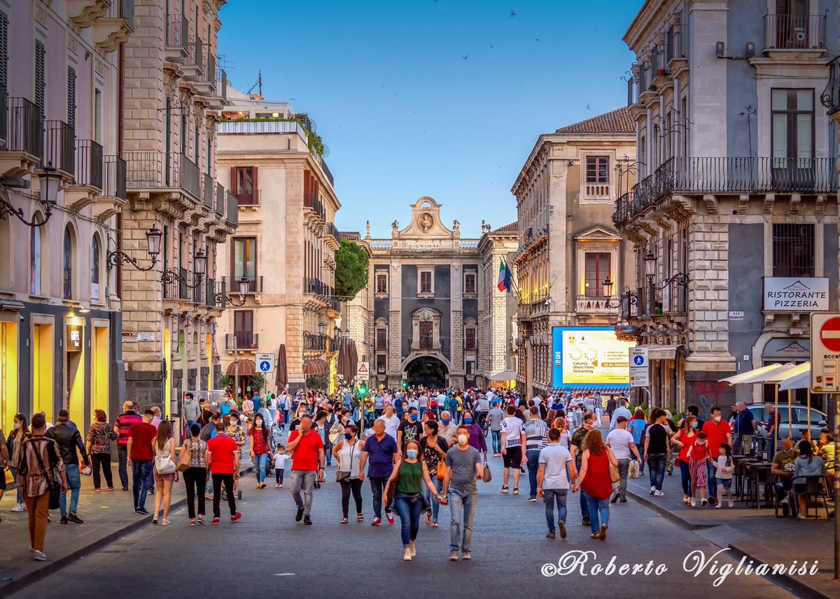 ❤️💙Catania, ritorna a vivere con la sua movida Roberto Viglianisi