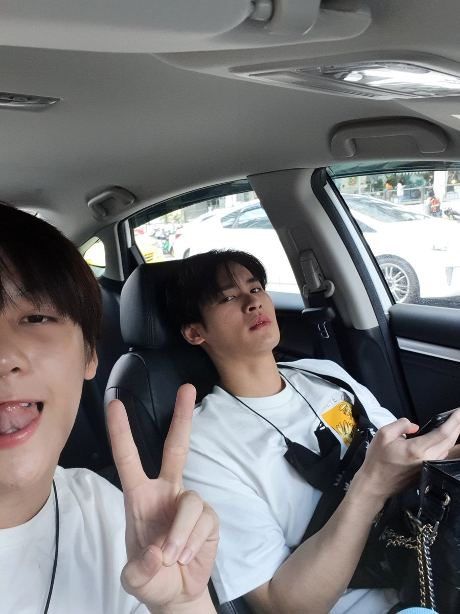cooheartt's tweet photo. ขึ้นรถมามีสองอย่าง บ่นกับงอแง @numberx9th เสื้อน่ารักครับทับใจ🌻 https://t.co/sSTymB26qo