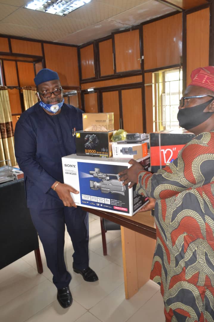 New working tools for Ogun-Oshun RBDA's Information Division. MD/CEO,Olufemi Odumosu handing over the tools to the head of PR, Saliu Adeniyi.
