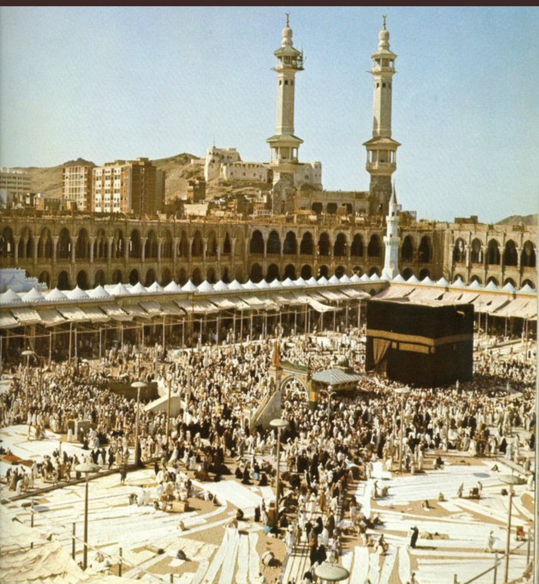 إنّ الصـلاة على النبي تُهدى بعشرةِ أمثالها .
اللَّهُمَّ صَلِّ وَسَـلِّمْ عَلى نبيِّـنَا مُحَمَّدٍ ﷺ 

#يوم_الجمعه