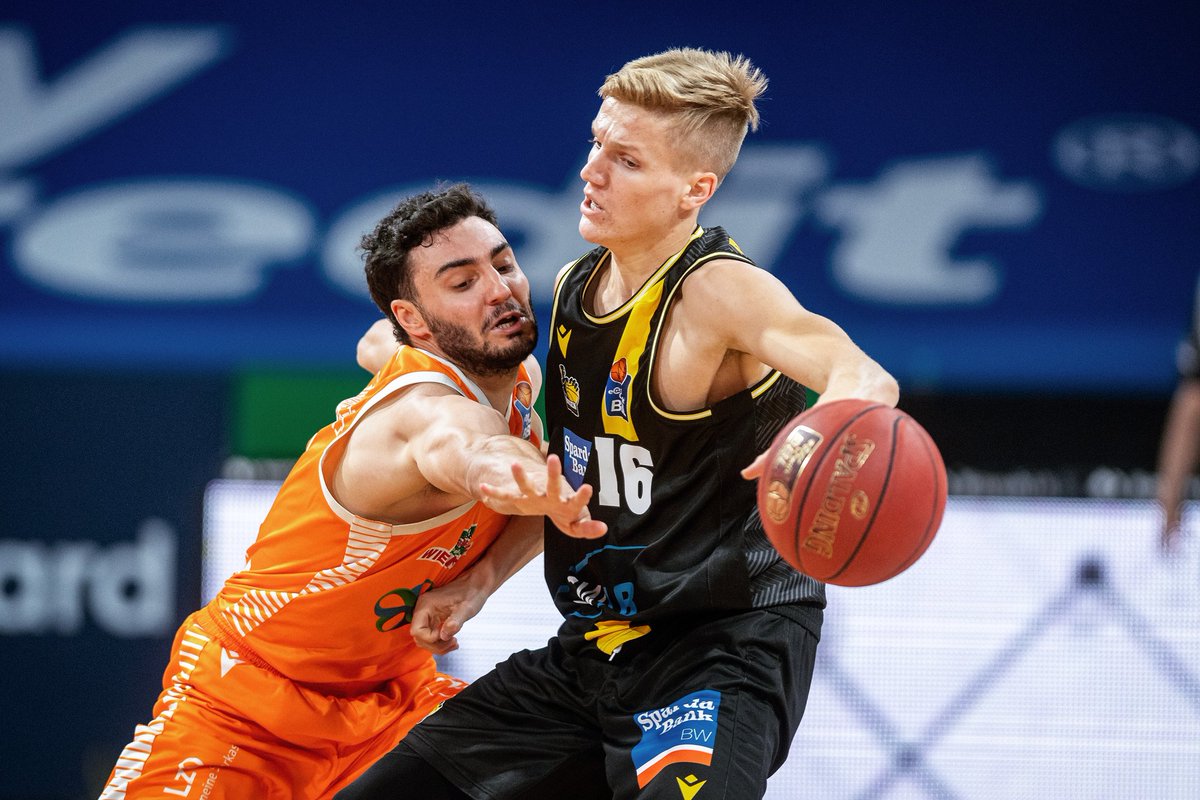 BBA_Ludwigsburg's tweet photo. Das Quartett ist komplett! Nachdem sich bereits Lukas #Herzog, Radii #Caisin und Ariel #Hukporti über eine Nominierung zum Lehrgang des "Nachwuchskader 1" des @DBB_Basketball freuen konnten, gehört nun auch Johannes #Patrick zu den Ausgewählten.
Foto: Tilo #Wiedensohler. https://t.co/Kq1TE4qEvV