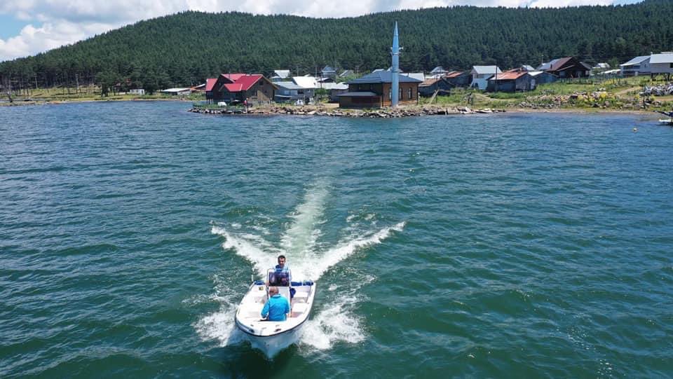 4 mevsim ayrı güzel Sebenimizin yeni tanıtım filmi çekimlerine Seben Gölünde tekne turu ile başladık...Tarihi dokusu,tarımı,turizmi,sosyal hayat ve kültürümüzü konu alan bu filme emek veren Mert Minisker ve Zeki Ercivan a teşekkür ederim.