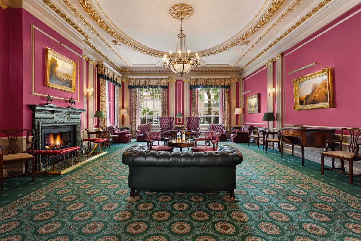 Friday fun fact!  This week we have seen a rise in #filming enquiries in particular for our Morrison Room and Library!

#Quiet #socialdistance #space #London #dryhire #eventprofs #venues #events #privatehouse #manorhouse #exclusiveuse #location #camera #filmmaking #interview