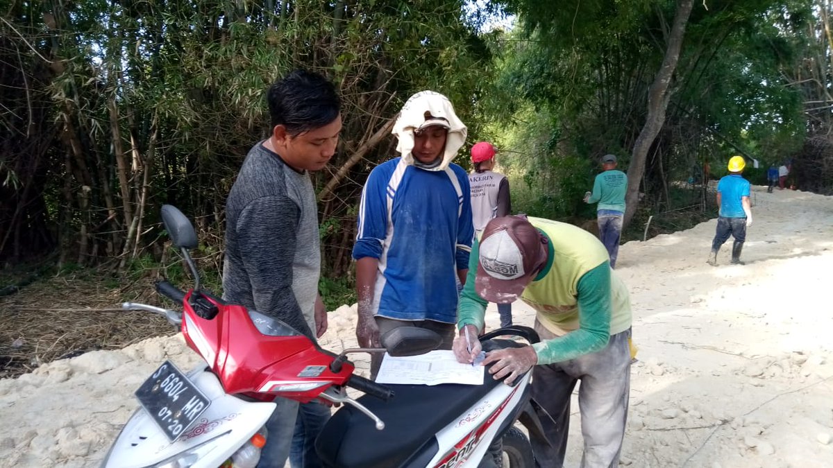 kadrajat's tweet photo. DANA DESA untuk WARGA SEJAHTERA #PKTD di Desa MENDORONG peningkatan DAYA BELI warga dlm menggerakkan RODA EKONOMI DESA BANGKIT utk INDONESIA JAYA
#tppikecPaciran
#tppilamongan
#tppijawatimur
@jokowi
@halimiskandarnu
@dpmdjatim
@kpw4jatim
@fachrilabalado
@tppkemendes https://t.co/9IDIeKzRKx
