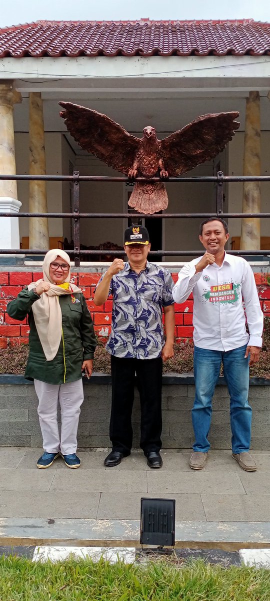 mohammad_sonni7's tweet photo. #BerkhidmatUntukDesa
@jokowi 
@halimiskandarnu 
@anwsanusi
@malik_haramain
@imansyukri
@taufikmadjid71
@fachrilabalado 
@azzameldzikrie https://t.co/2E9M7laFox