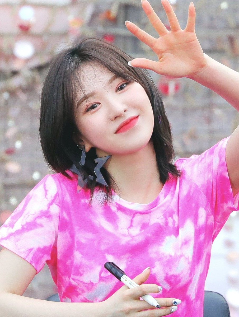 let's appreciate wannie's visual; 𝙖 𝙩𝙝𝙧𝙚𝙖𝙙