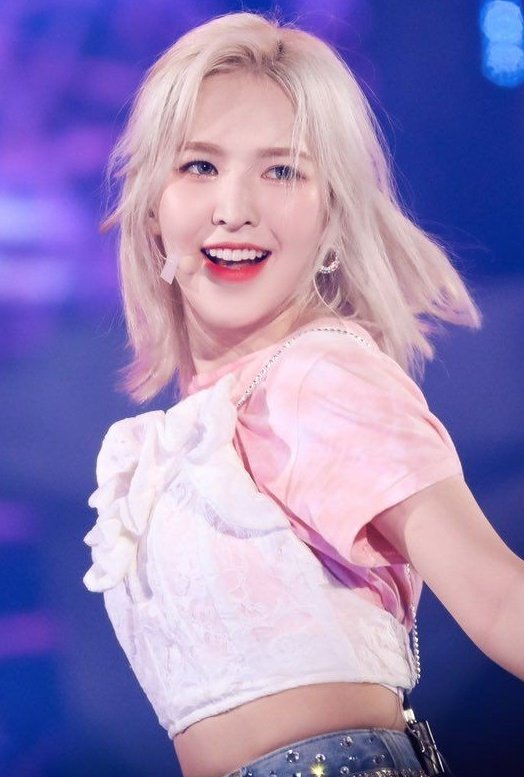 let's appreciate wannie's visual; 𝙖 𝙩𝙝𝙧𝙚𝙖𝙙