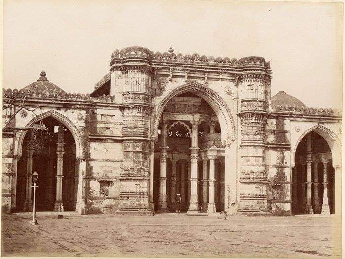 Jama Masjid Ahmedabad in Gujarat is a Bhadrakali temple which was forcefully converted into a Masjid by Sultan Ahmed Shah in 1415 AD. Garbhagrihas, mutilated sculpture of Hindu Gods, Hindu temple motifs prove that it is a Hindu temple under Muslim occupation.  #ReclaimTemples