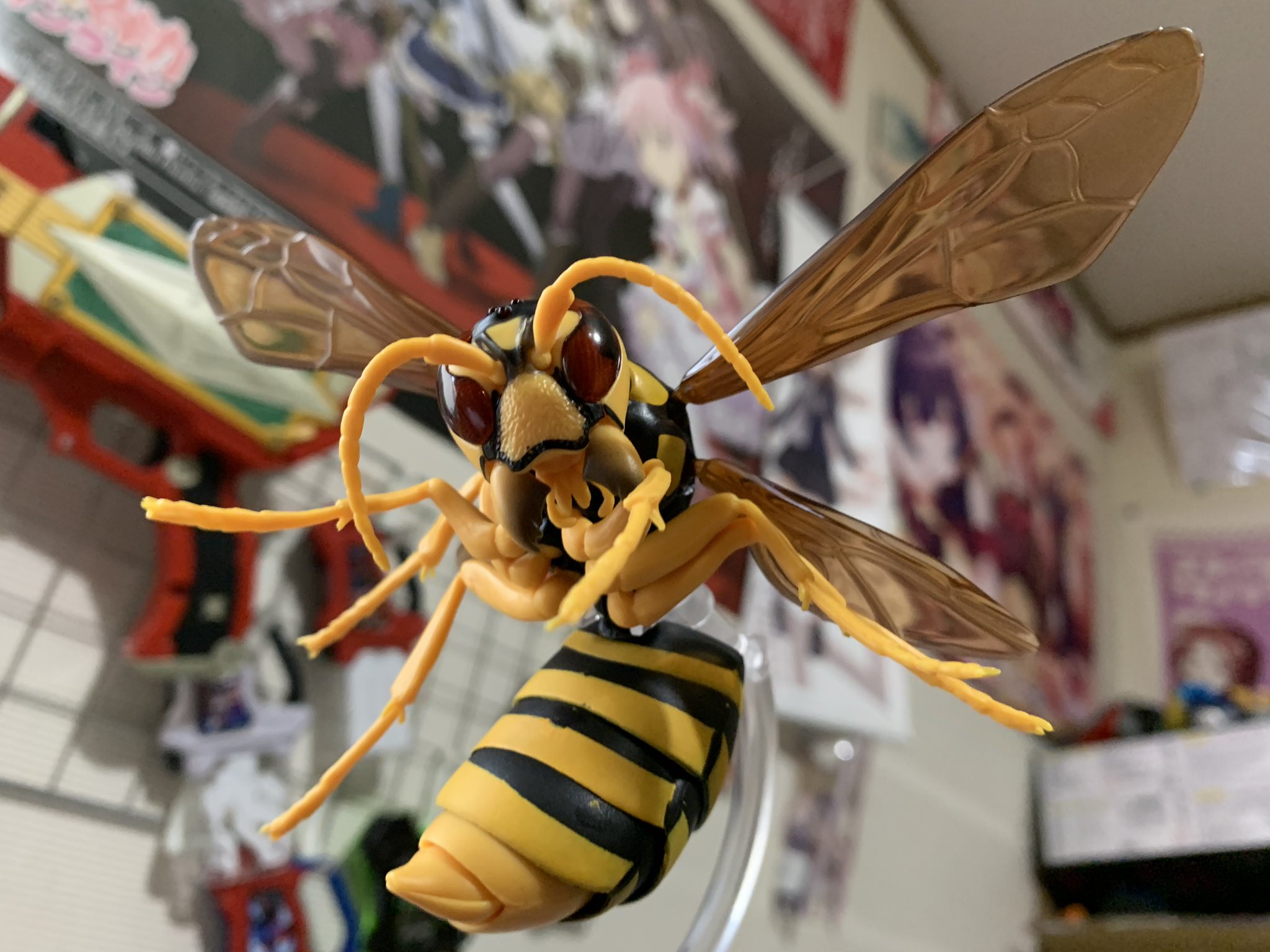 赤城落狼 スズメバチのガチャ見つけたから回してきたけどめっちゃかっこいい これキイロスズメバチだけどやっぱりオオスズメバチが欲しいわね T Co 02zqea9pvw Twitter