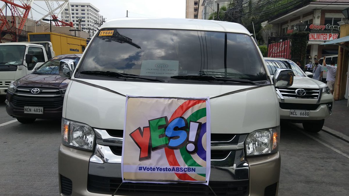 altermidya's tweet photo. #YesToABSCBN CARAVAN TO CONGRESS. ABS-CBN employees and supporters get ready for another caravan to the House of Representatives to show solidarity to the call #IbalikAngABSCBN. House committee members will vote on the network's franchise today, July 10.

#DefendPressFreedom https://t.co/vpvtAHWpn8