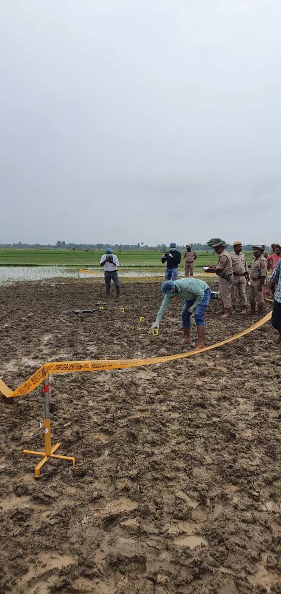 bahraichpolice's tweet image. #uppstf व #bahraichpolice द्वारा बीती रात्रि गोरखपुर निवासी ₹-50,000/- का इनामी अपराधी पन्ना यादव मुठभेड़ में घायल,अस्पताल में इलाज के दौरान मौत, उक्त बदमाश पर लगभग तीन दर्जन आभियोग पंजीकृत थे।  #crackdownupp @Uppolice